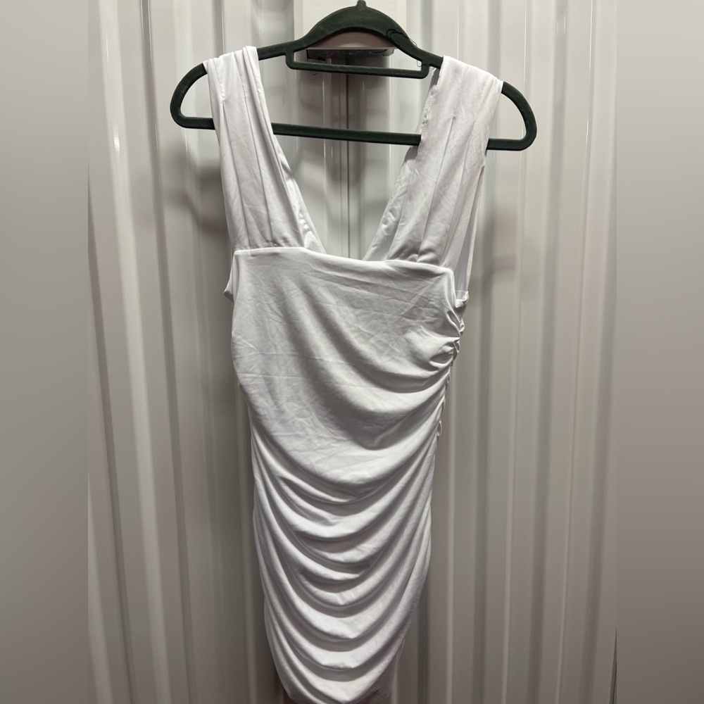 White dress - Picture 3 of 4